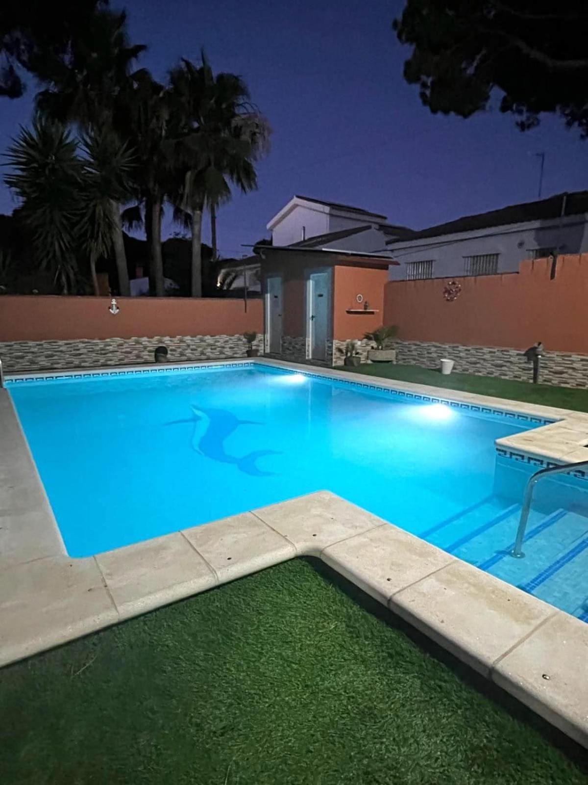 Chalet Los Pinos Con Piscina Privada Novo Sancti Petri Luaran gambar