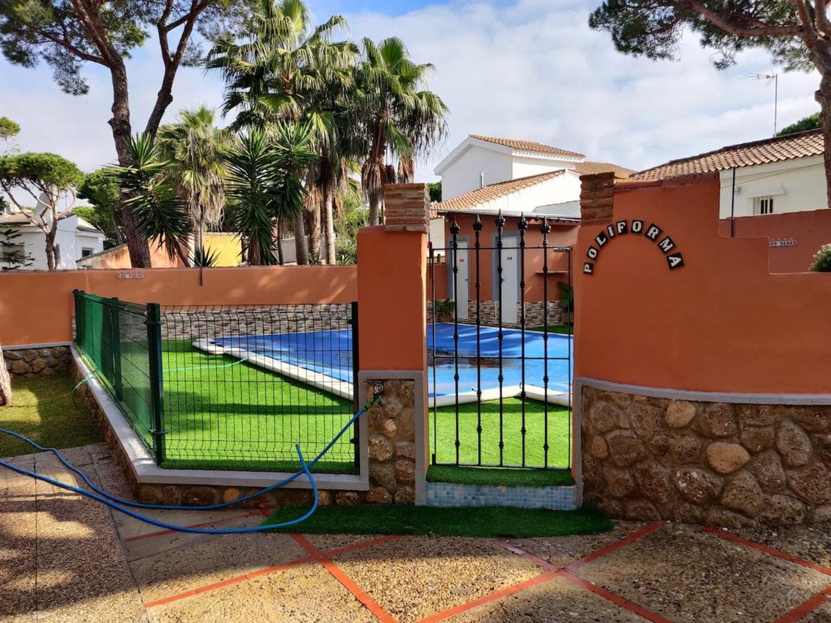 Chalet Los Pinos Con Piscina Privada Novo Sancti Petri Luaran gambar